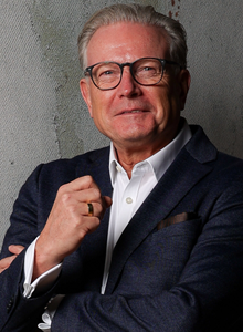 Dieses Bild zeigt Uwe Gerstenberg, Geschäftsführer der consulting plus GmbH. Uwe Gerstenberg ist Sicherheitsexperte und berät Unternehmen in allen Sicherheitsfragen sowie Privatpersonen beim Schutz von Familie, Eigentum und Reputation.